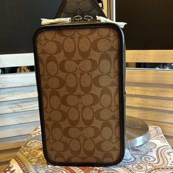 Coach Sullivan Pack In Blocked Signature Canvas, Brown, NWT. 10.5 x 6.5 - Picture 2 of 9